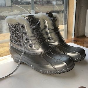 Silver Duck boots